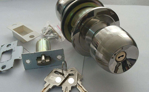 新青24小时上门开锁公司