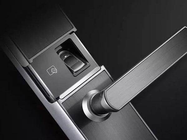 新青24小时上门开锁公司