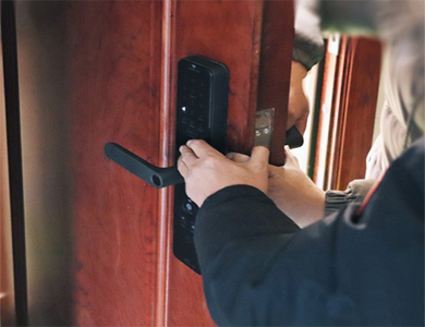 新青24小时上门开锁公司